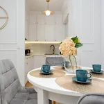 Apartament Ogrodowa Business Wola By Renters Prestige